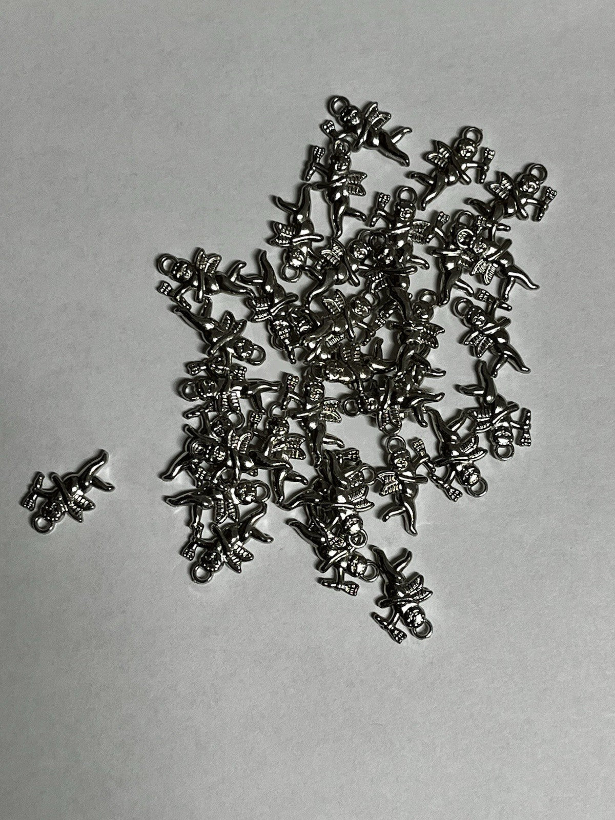 35  VINTAGE Antique Silver FLYING CHERUB CUPID W/ ARROW 28x17mm. ACRYLIC CHARMS