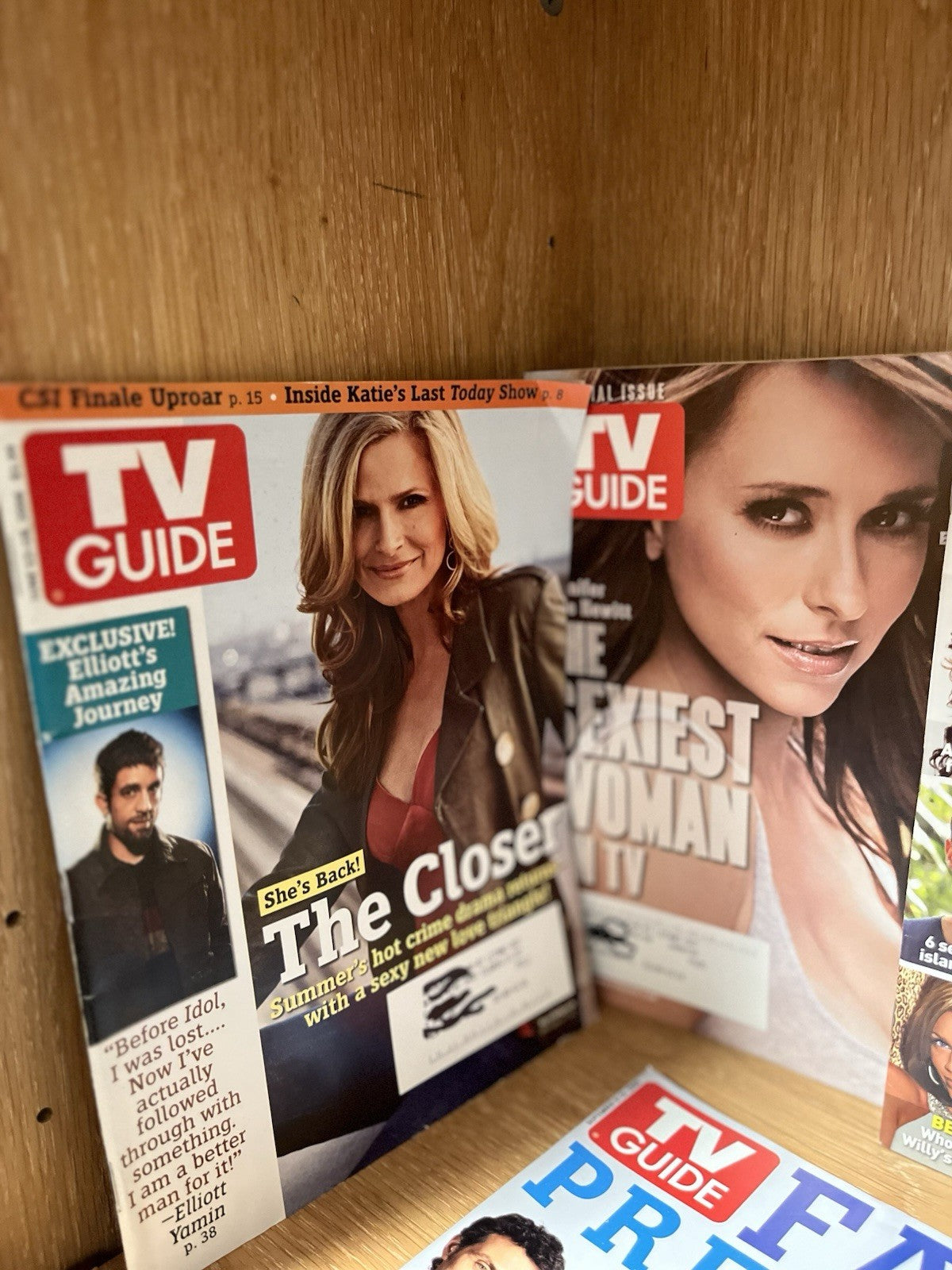 Lot of 30 TV Guide Magazine Issues 1999/2005/2006/2007/2008/2009/2010/2011/2012