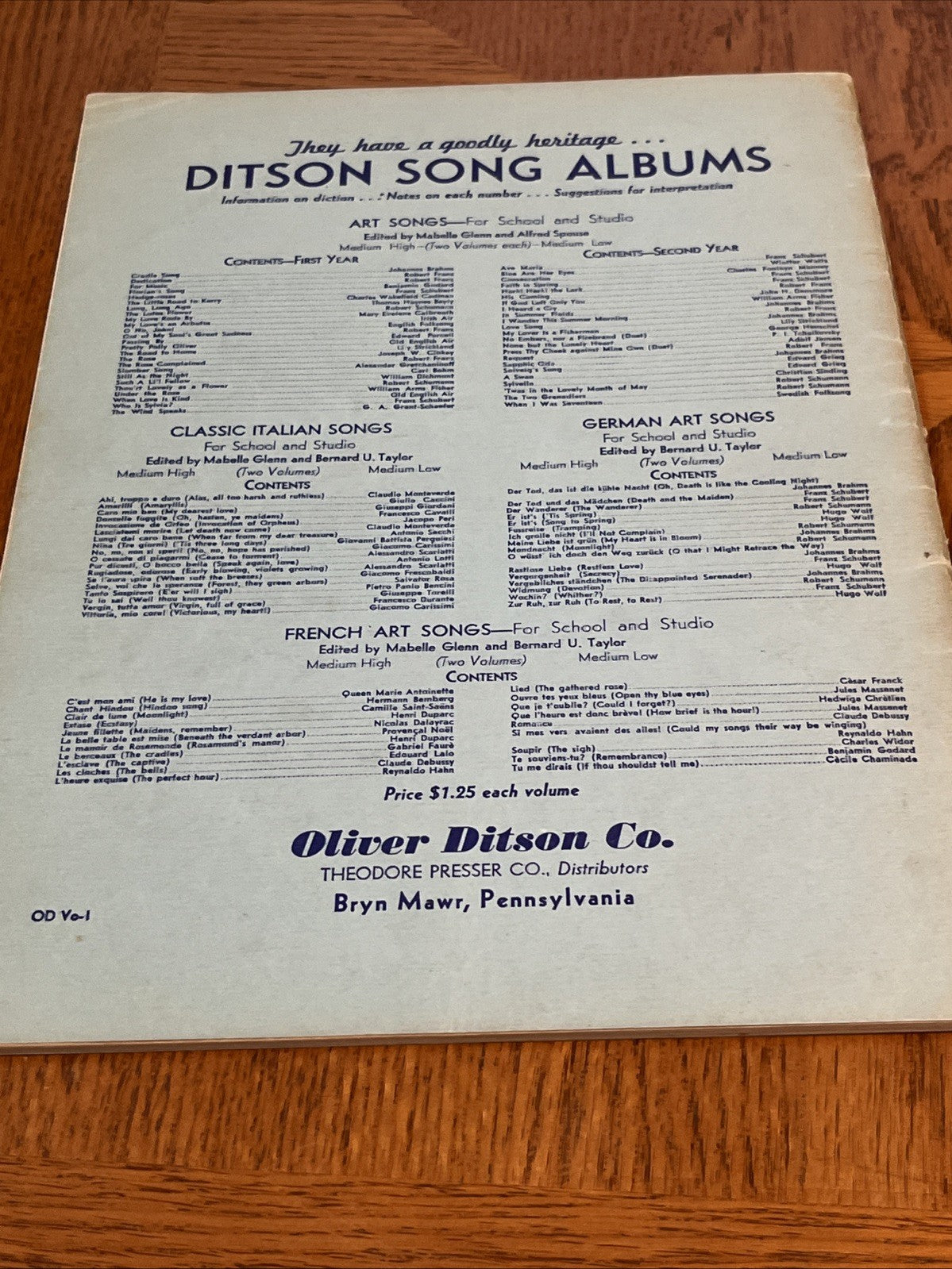 Classic Italian Songs for School and Studio Book, by mabelle glenn, bernard u.