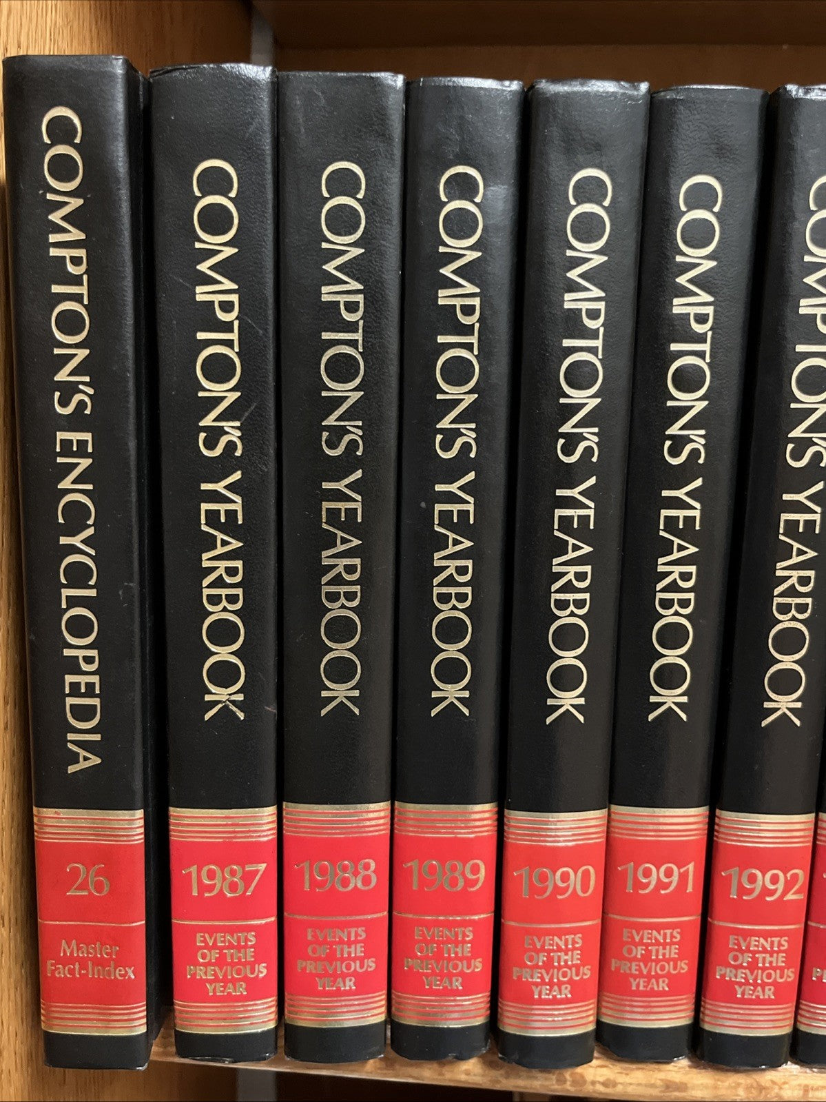 Compton's Encyclopedia Complete Set Volumes 1 - 26 and Yearbook of 1987 To 2005