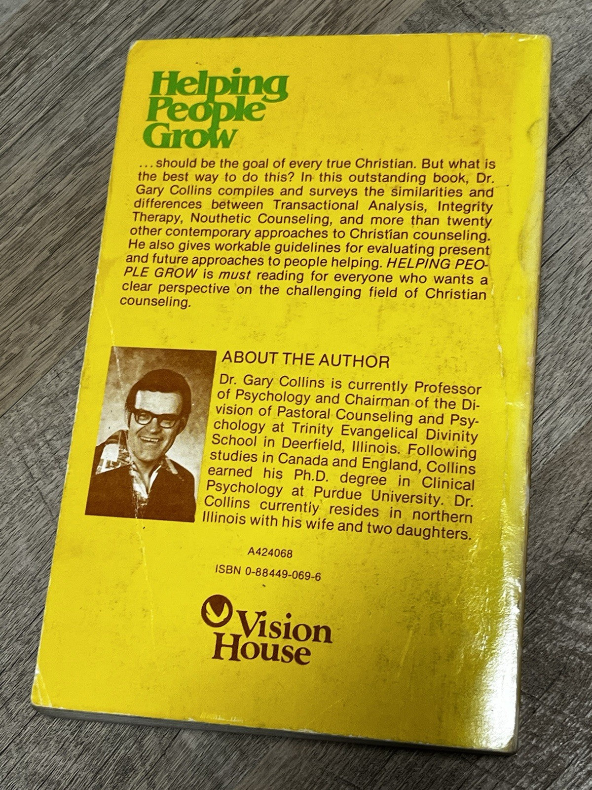 HELPING PEOPLE GROW: PRACTICAL APPROACHES TO CHRISTIAN By Gary R. Collins *VG+*