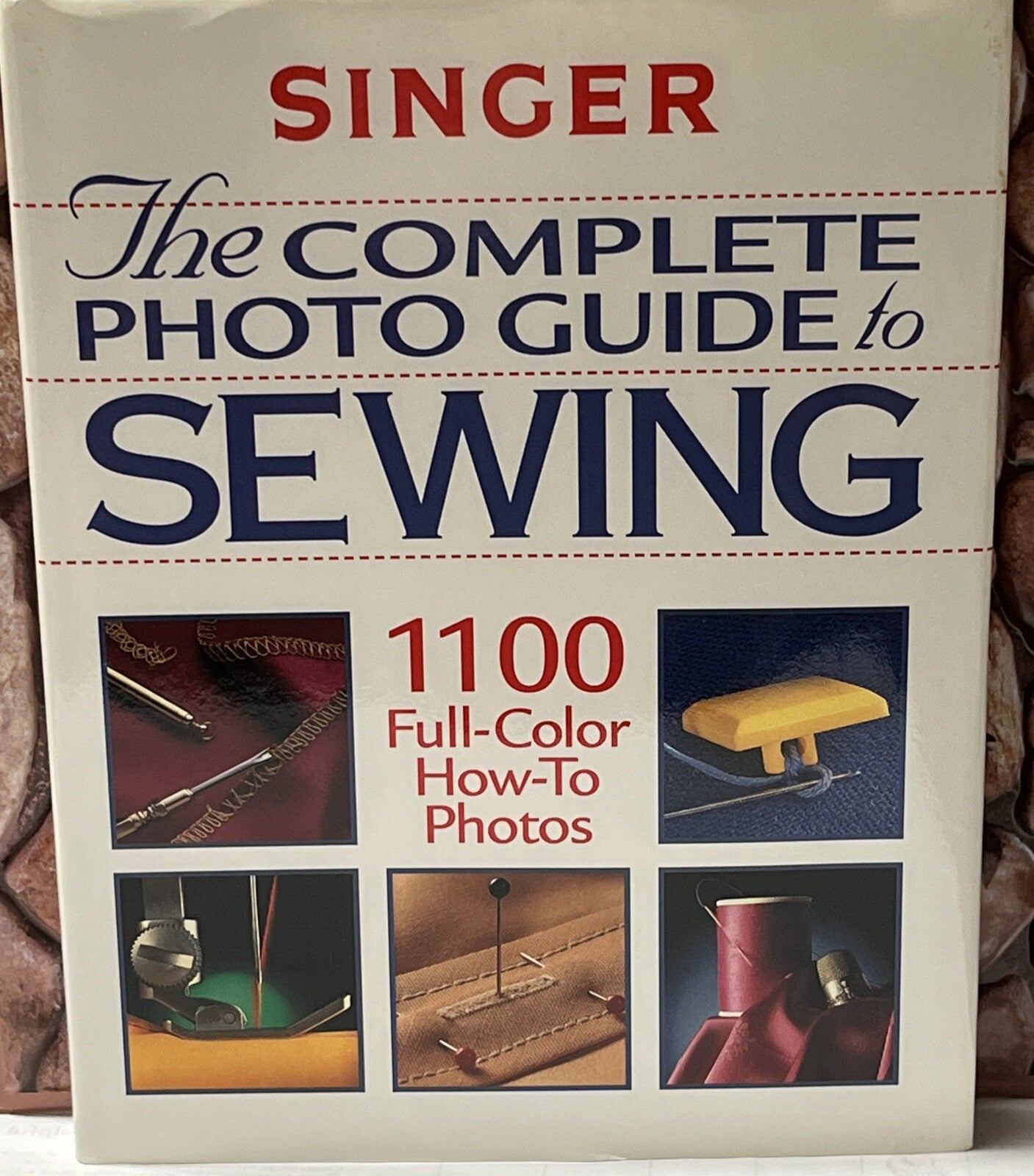 Singer: The Complete Photo Guide to Sewing by Creative Publishing (1999)