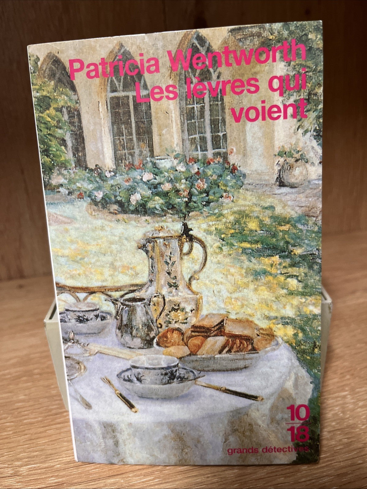 Les lèvres qui voient, Patricia Wentworth
