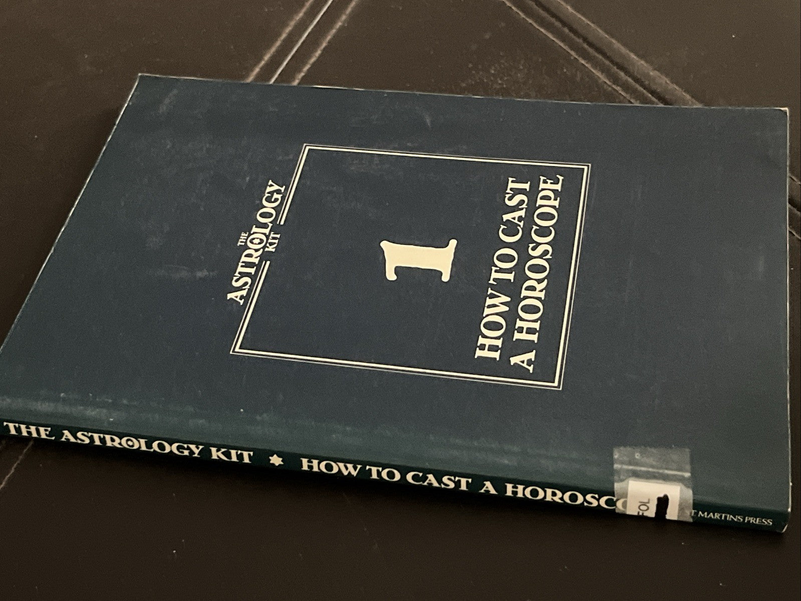 How to Cast a Horoscope (The Astrology Kit, 1) Paperback, First Edition