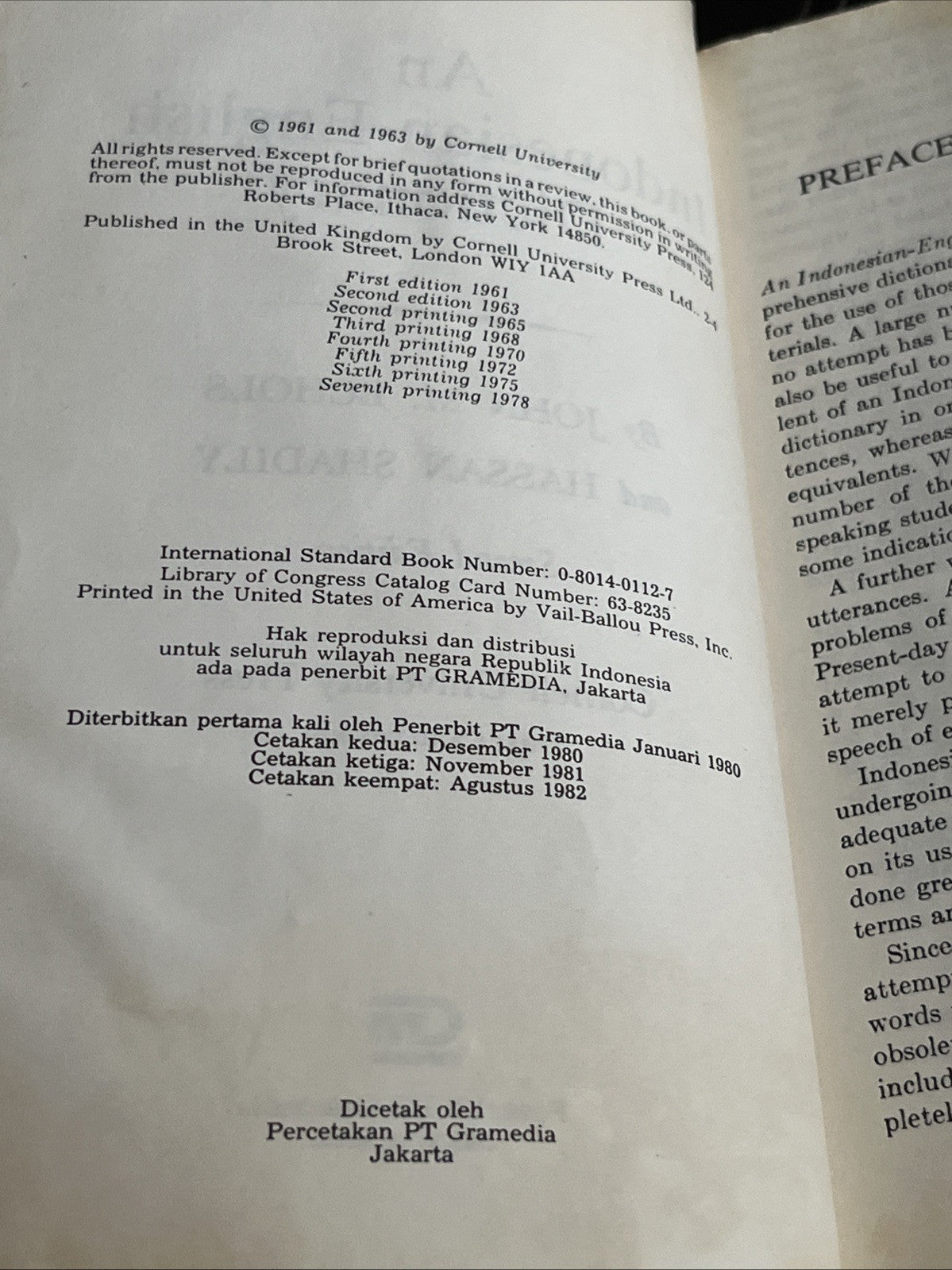 AN INDONESIAN-ENGLISH DICTIONARY By John M. Echols & Hassan Shadily - 1978