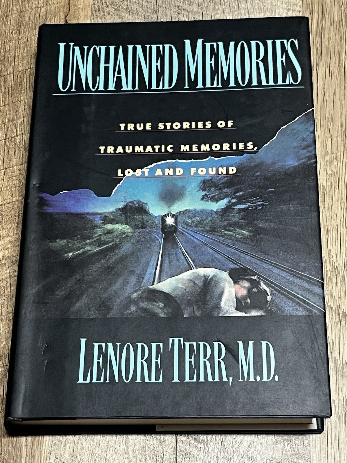 Unchained Memories : True Stories of Traumatic Memories Lost and Found by Lenore