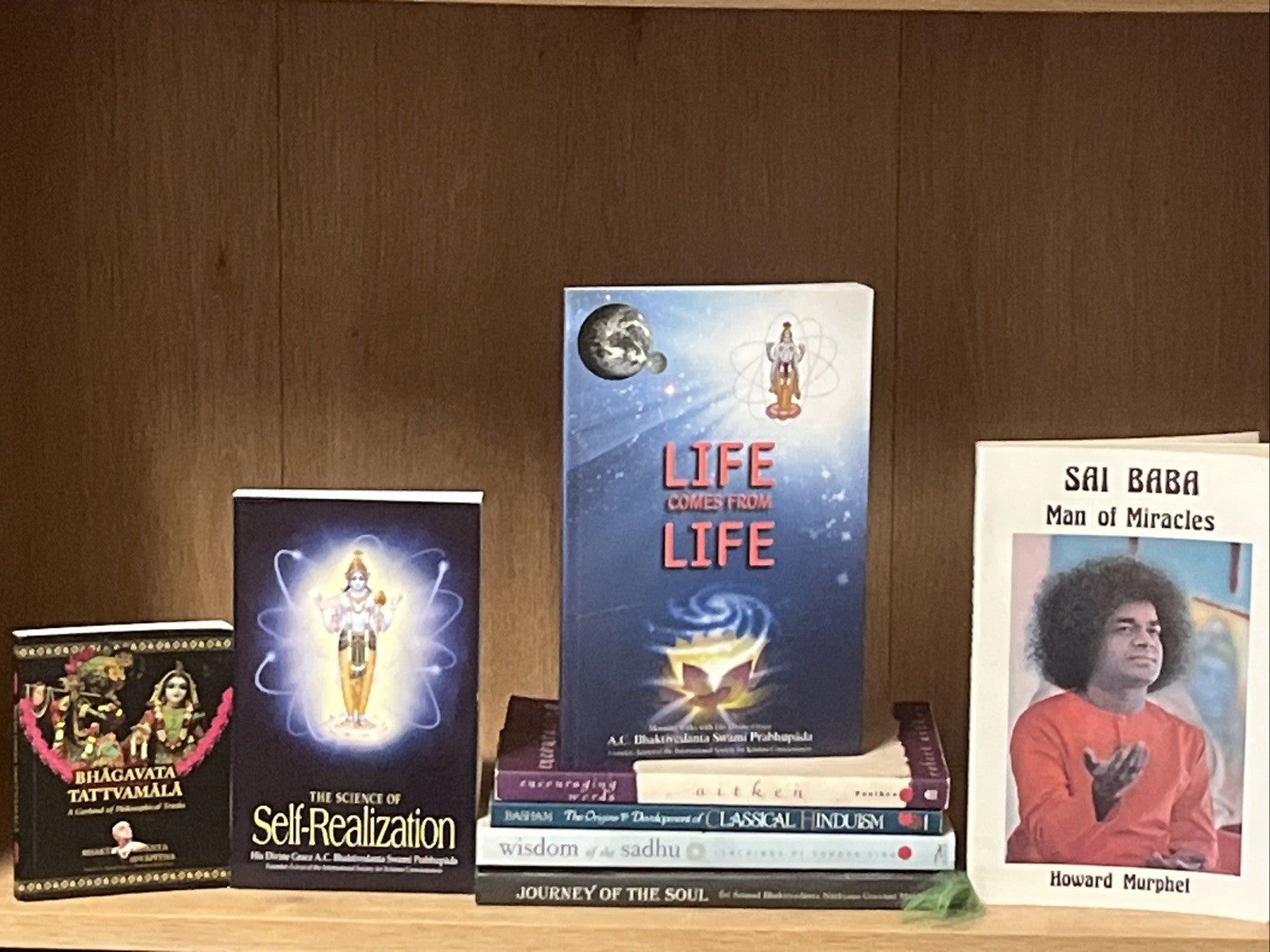 Books on Mysticism & Spirituality, lot of 8, Sadhu, Sai Baba, Hindu Mysticism