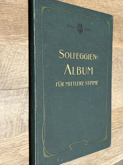 Solfeggien-Album für mittlere Stimme Solfeggio Album for Medium Voice