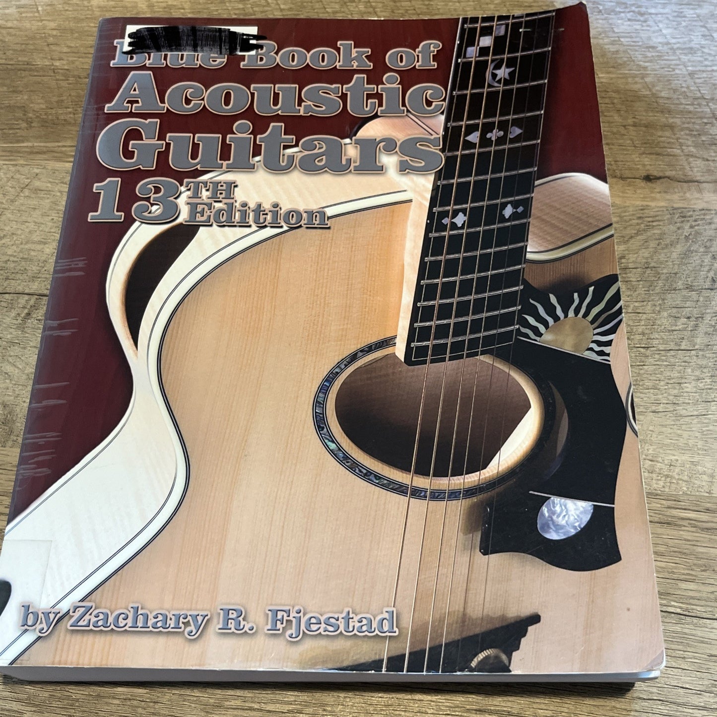 BLUE BOOK OF ACOUSTIC GUITARS 13th Edition