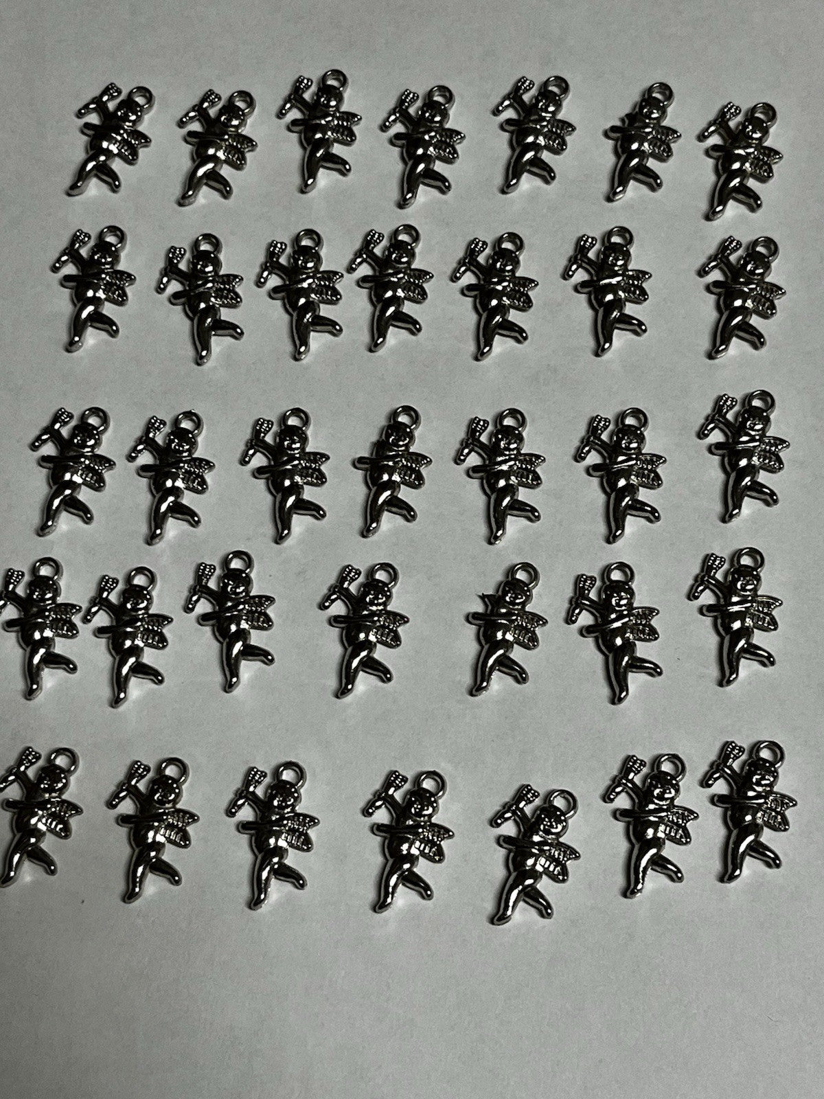 35  VINTAGE Antique Silver FLYING CHERUB CUPID W/ ARROW 28x17mm. ACRYLIC CHARMS