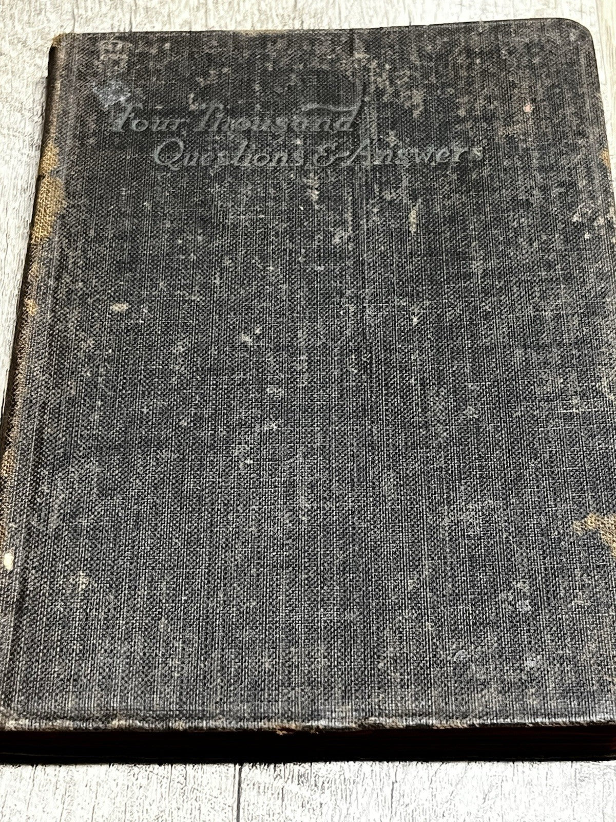 Four Thousand Questions And Answers On The Old And New Testaments Holman Edition
