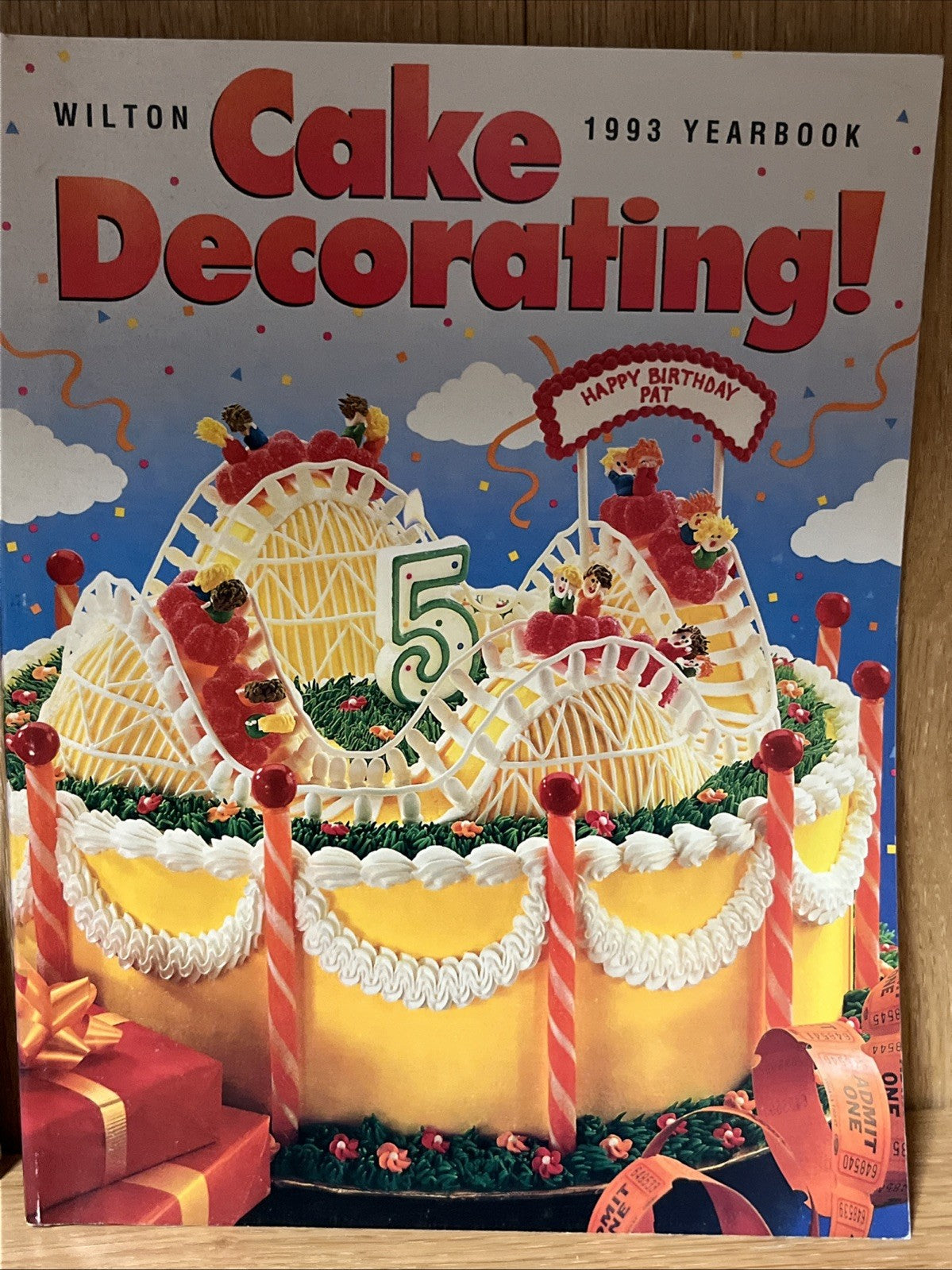 Cake Decorating Magazines Lot 2 Wilton Yearbook Pattern Book 1993 & 2005