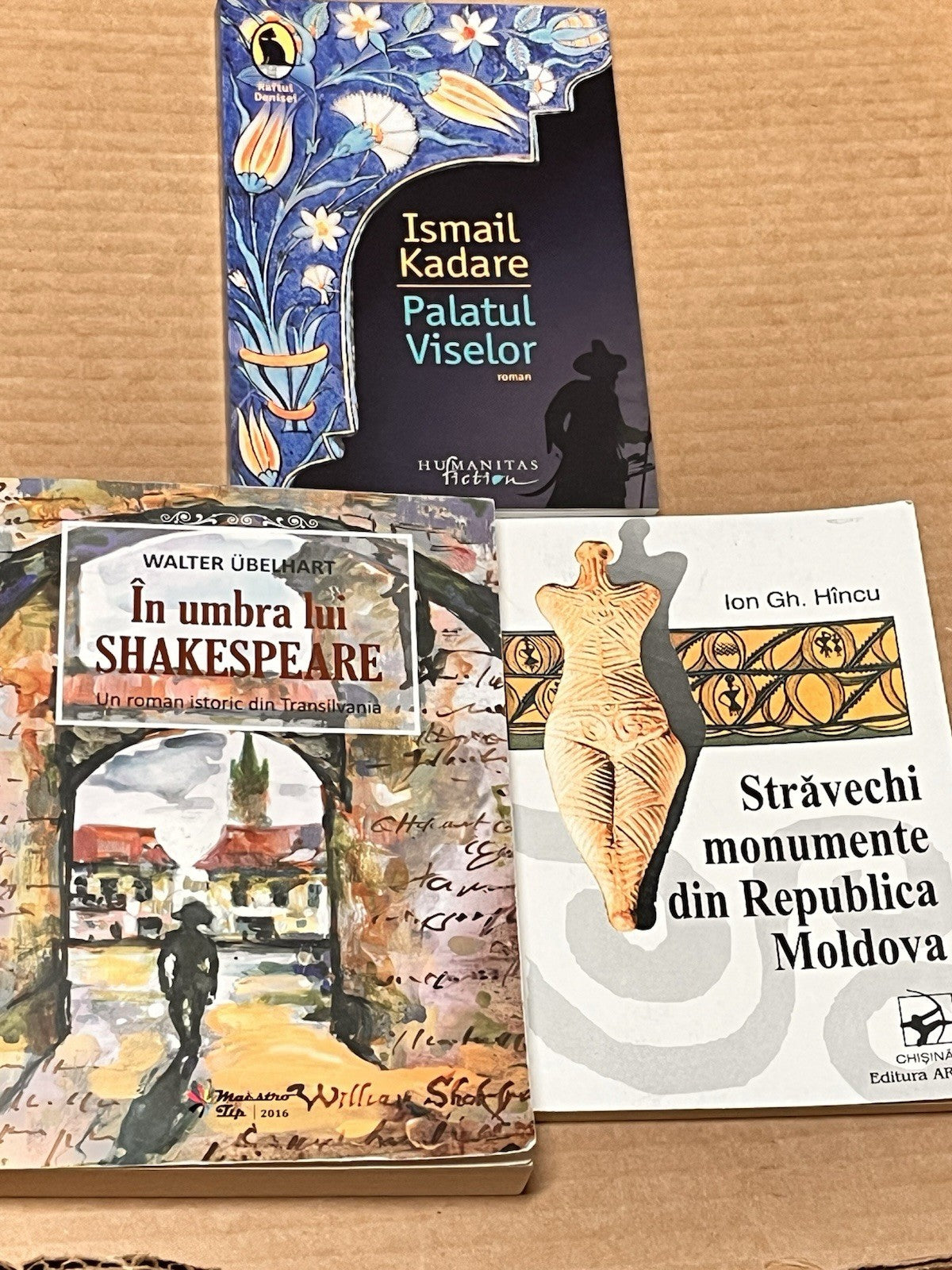 Romania Book Lot of 3 Palatul Viselor | În umbra lui Shakespeare | Străvechi..