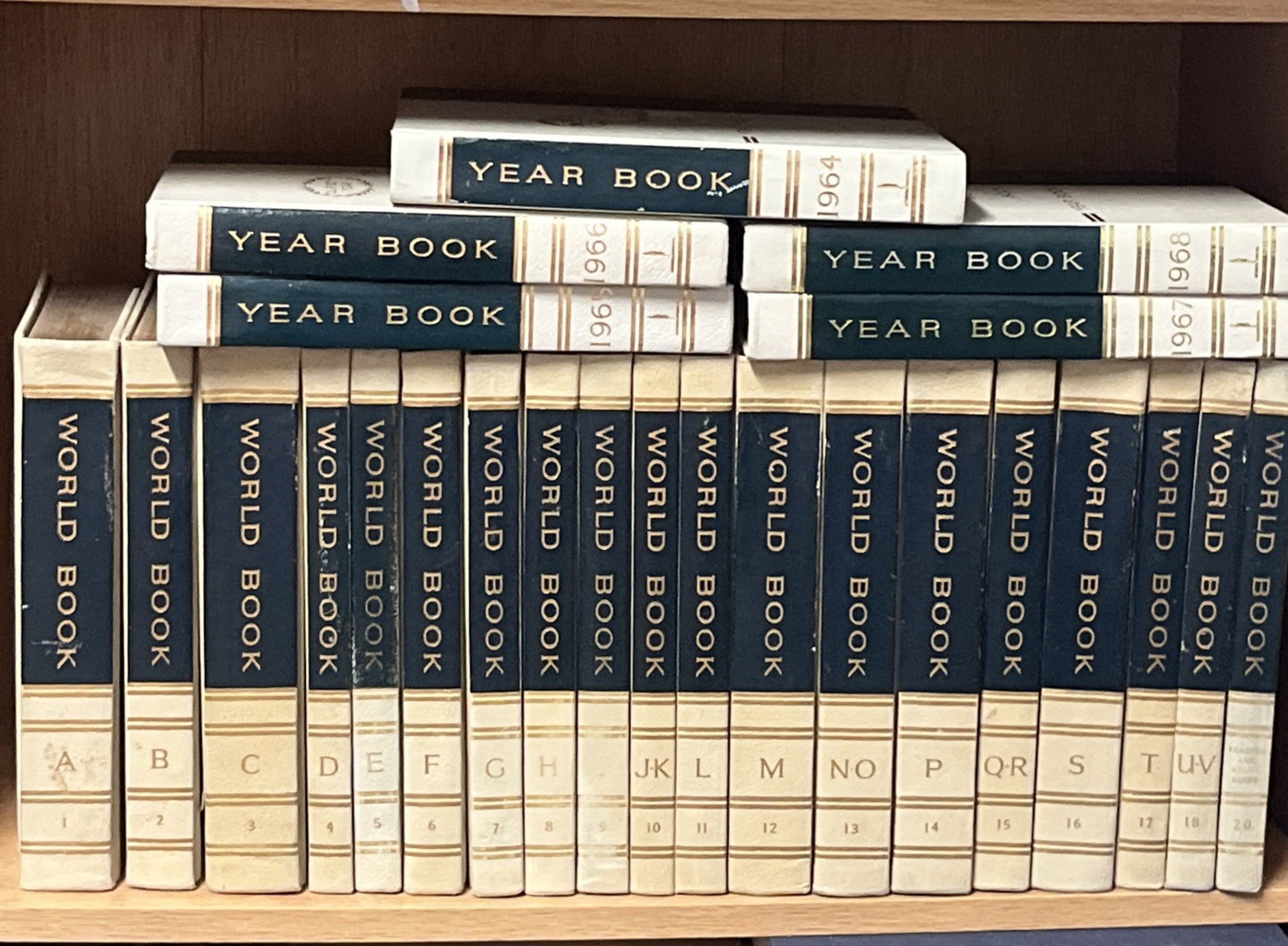 1961 World Book Encyclopedia Vol 1 - 20 Missing Vol 19 & Year book 1964 To 1968