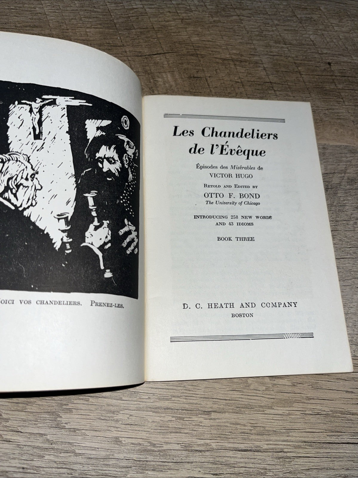Les Chandeliers de l'Eveque - Graded French Readers Book III