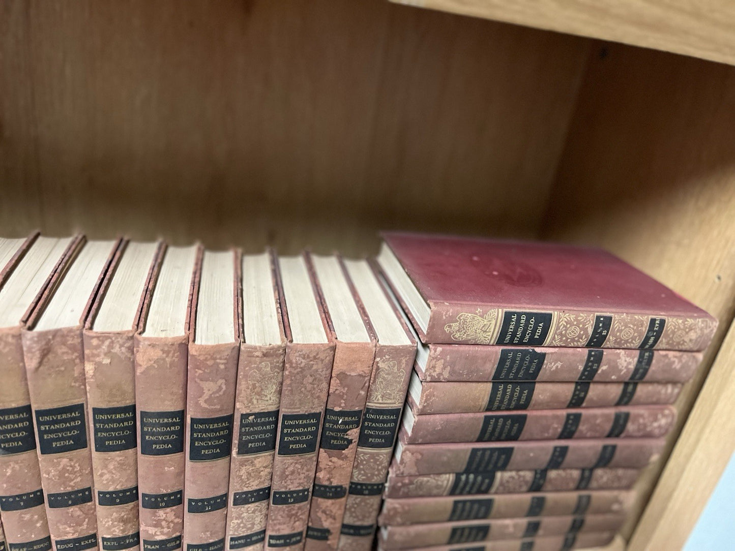 Universal Standard Encyclopedia Complete Sets Volumes 1 - 25 Vintage 1955