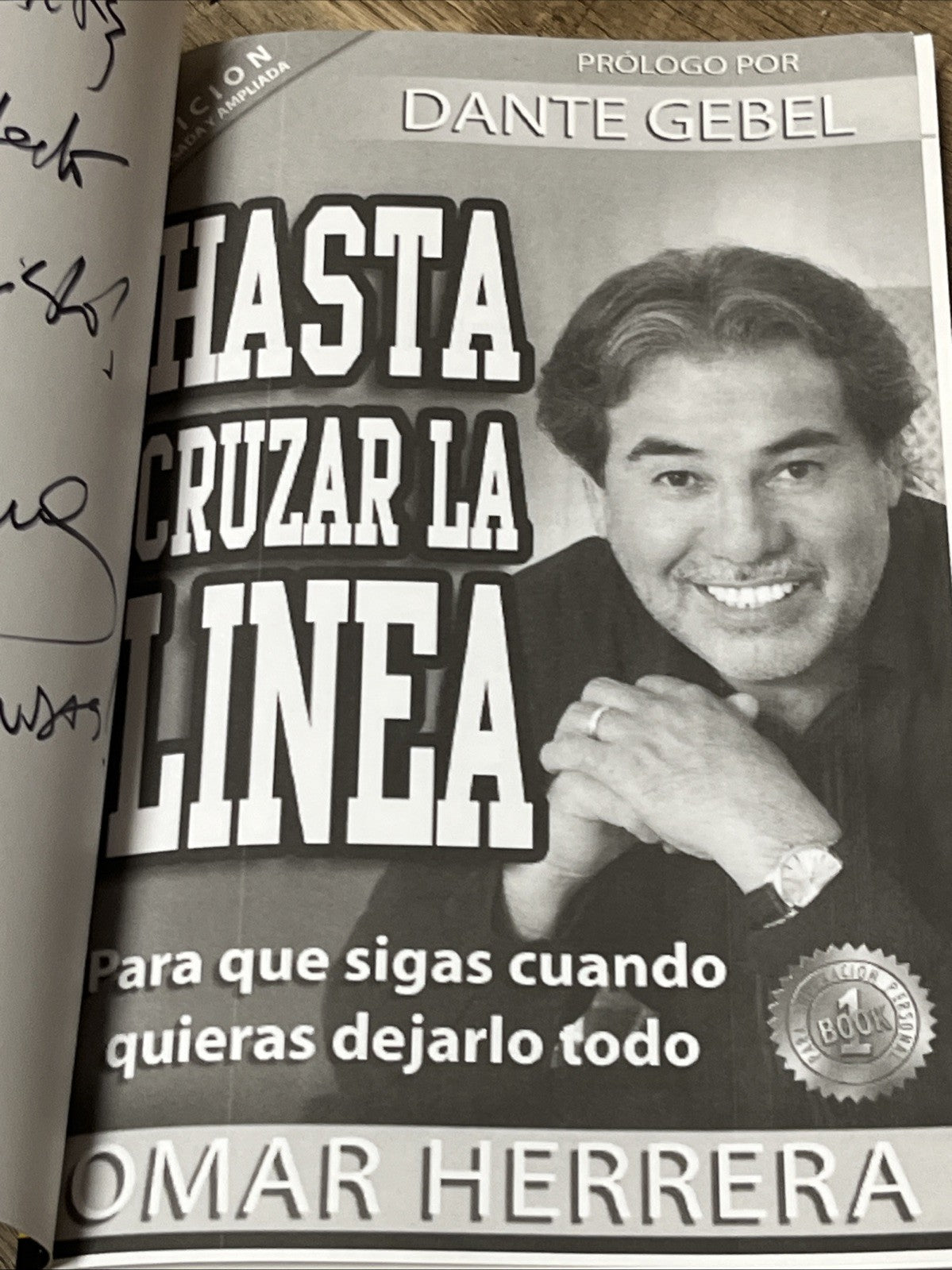 Hasta cruzar la linea Omar Herrera (Spanish Edition)