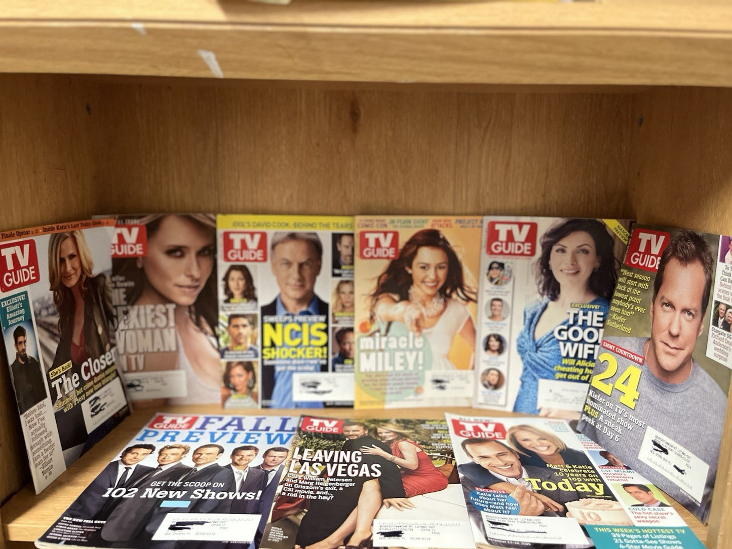 Lot of 30 TV Guide Magazine Issues 1999/2005/2006/2007/2008/2009/2010/2011/2012