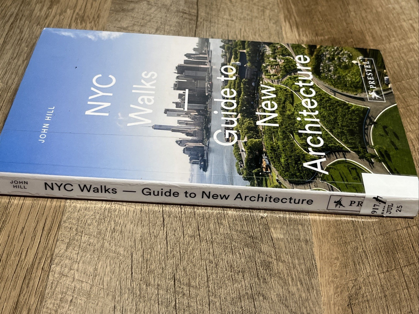 NYC WALKS: GUIDE TO NEW ARCHITECTURE By John Hill & Pavel Bendov **Excellent**