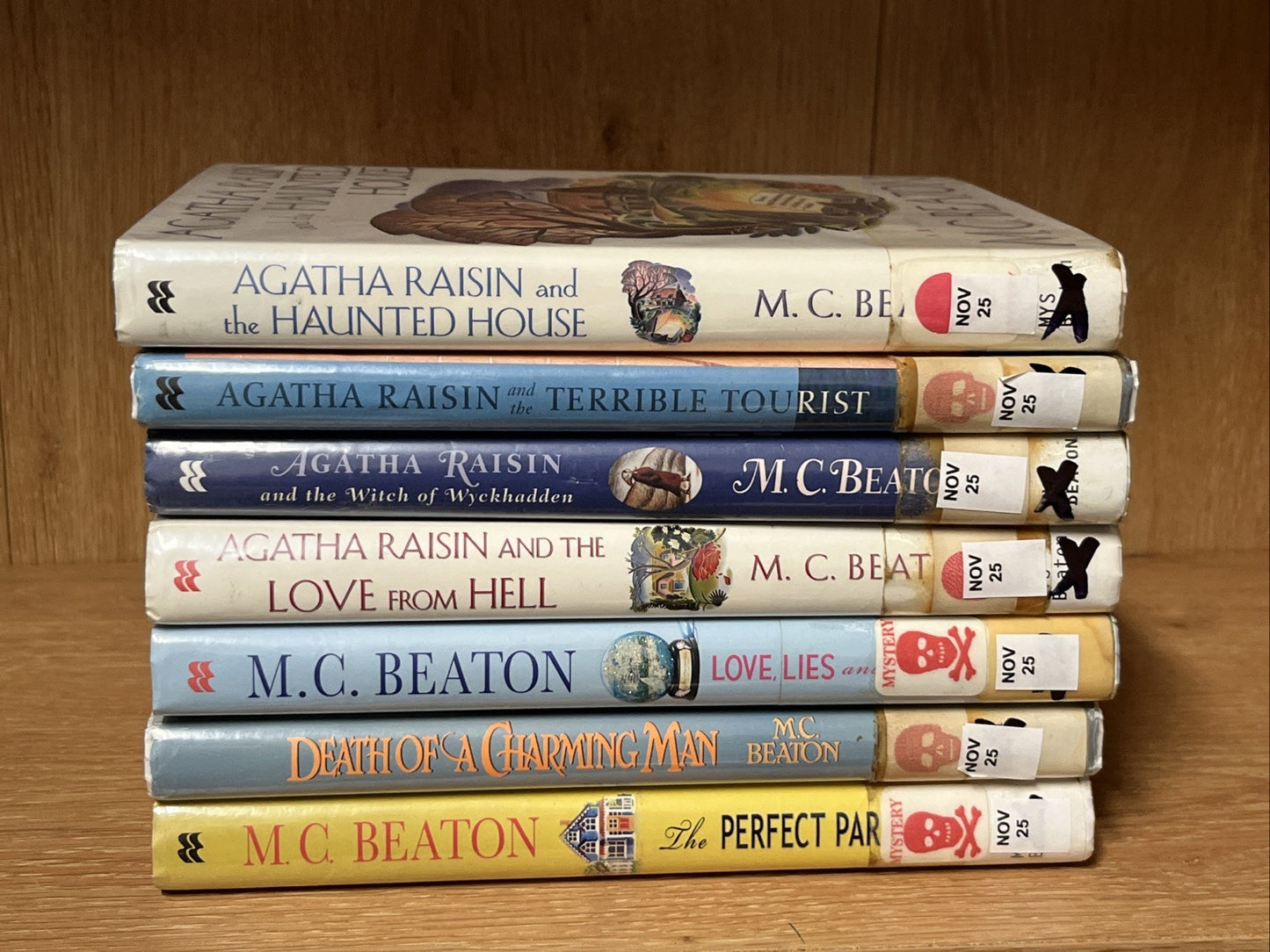 mc beaton books Lot  of 7 agatha raisin Hardcover