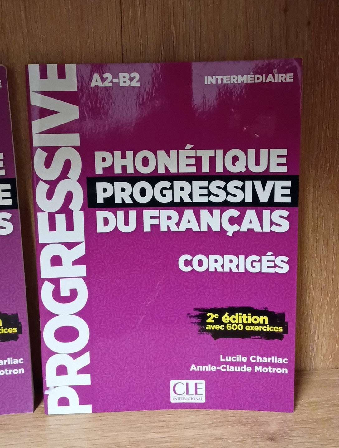 Lucile Charliac Phonetique progressive du francais: Niveau (No CD)  Lot Of 2 