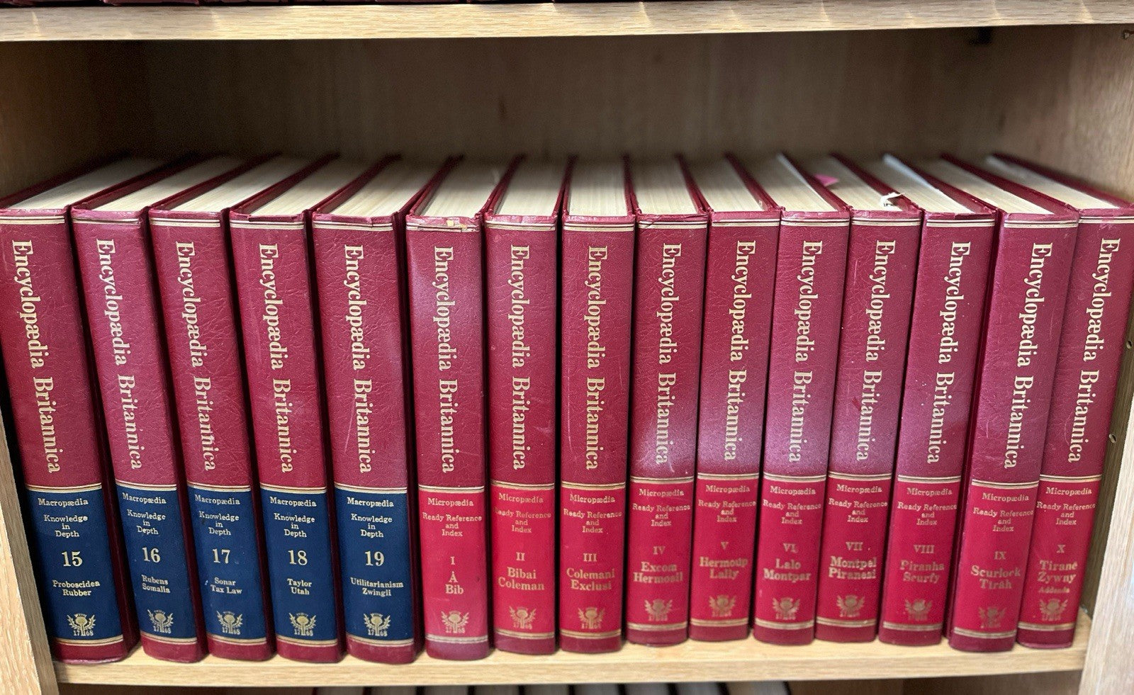 38 Vol Encyclopedia Britannica 1977 Complete Set Macropedia/micropedia Yearbook