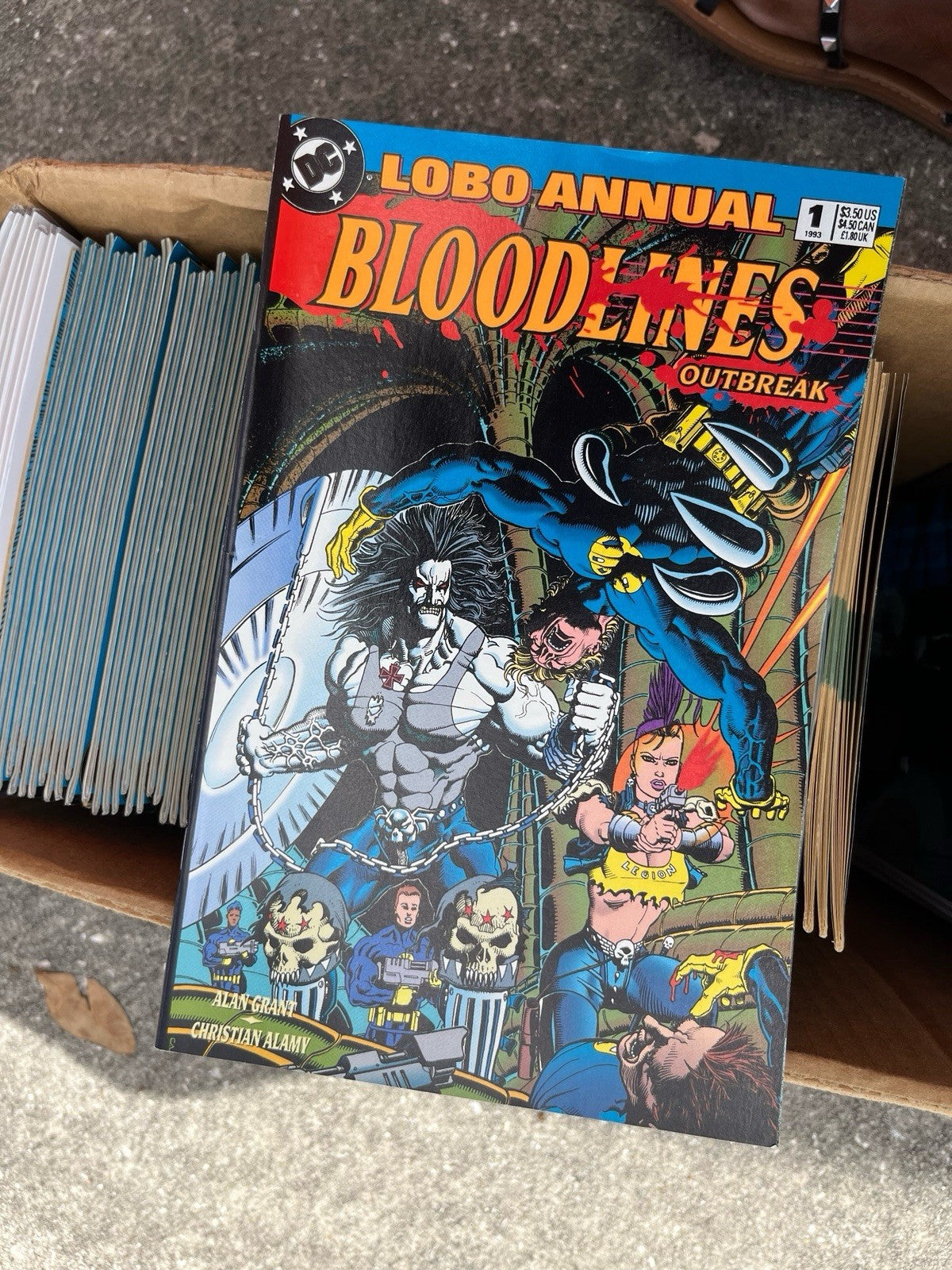 COMIC BOOK LOT OF 50 - DC COMICS - LOBO ANNUAL BLOODLINES OUTBREAK NO 1 ~ 1993