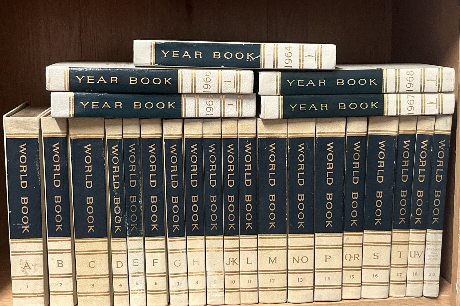 1961 World Book Encyclopedia Vol 1 - 20 Missing Vol 19 & Year book 1964 To 1968