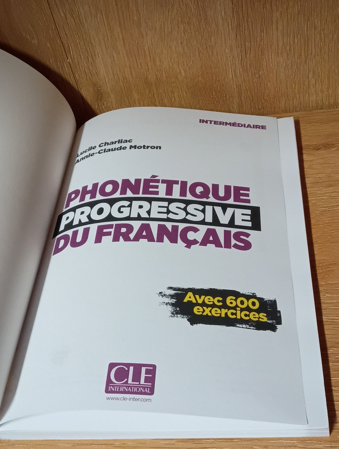 Lucile Charliac Phonetique progressive du francais: Niveau (No CD)  Lot Of 2 