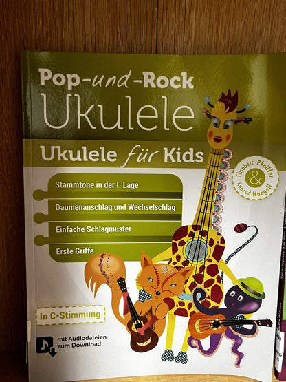 Lot of 3 German Children Books Die Schneekonigin,Sprachspiele,Pappkarton Ukulele