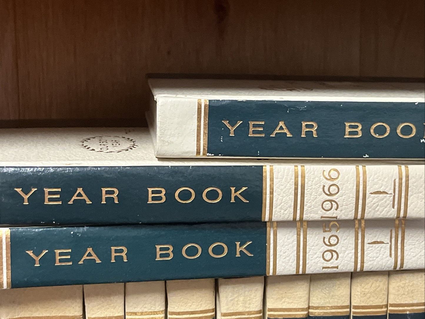 1961 World Book Encyclopedia Vol 1 - 20 Missing Vol 19 & Year book 1964 To 1968