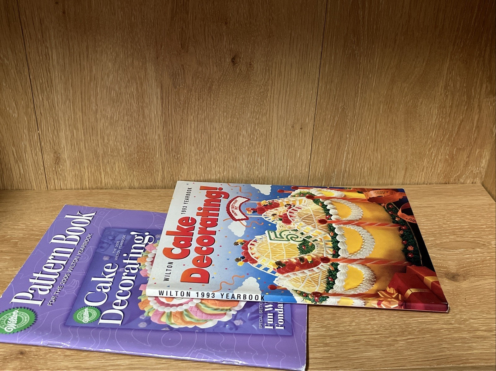 Cake Decorating Magazines Lot 2 Wilton Yearbook Pattern Book 1993 & 2005