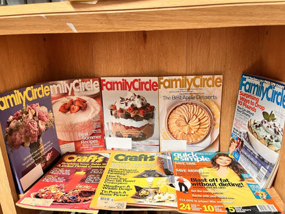 Lot of 8 FAMILY CIRCLE Magazine + Crafts Mag, Quick and Simple Magazine