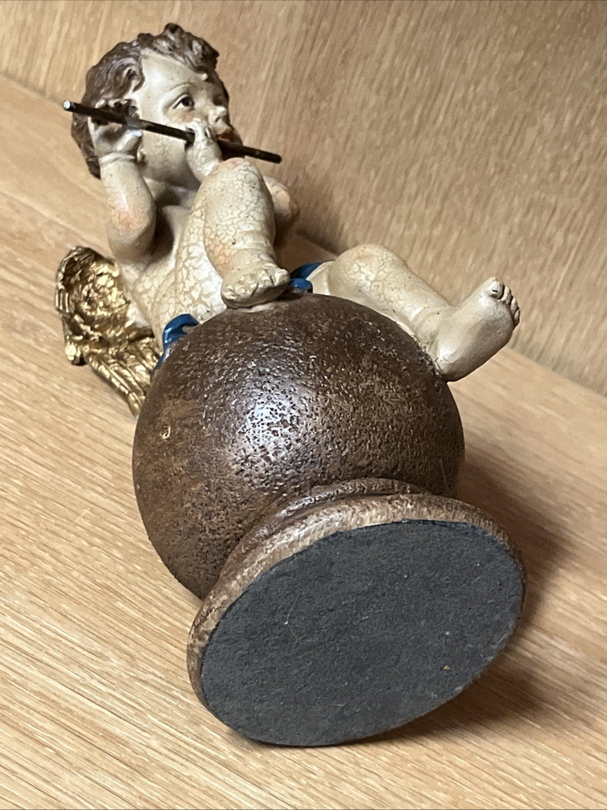 Figure Angel with Flute on Ball made of Artificial Resin (9 x 22 cm)