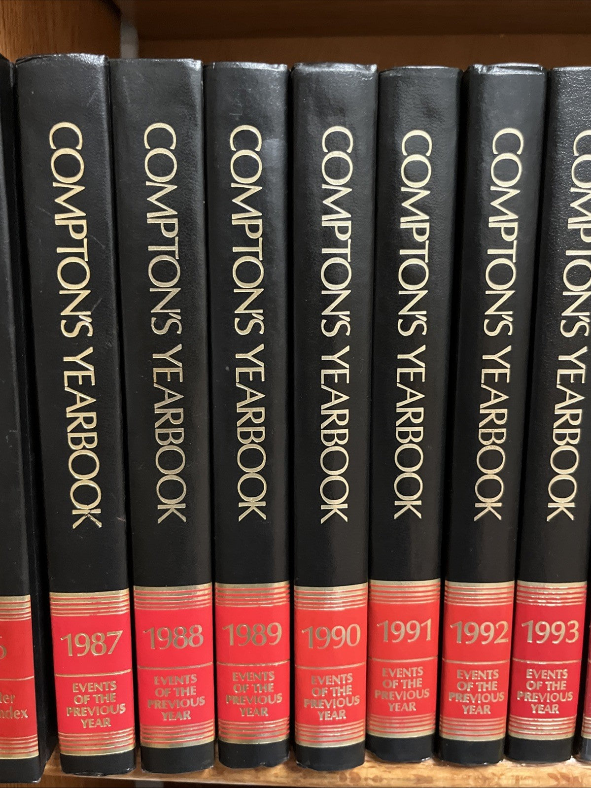 Compton's Encyclopedia Complete Set Volumes 1 - 26 and Yearbook of 1987 To 2005