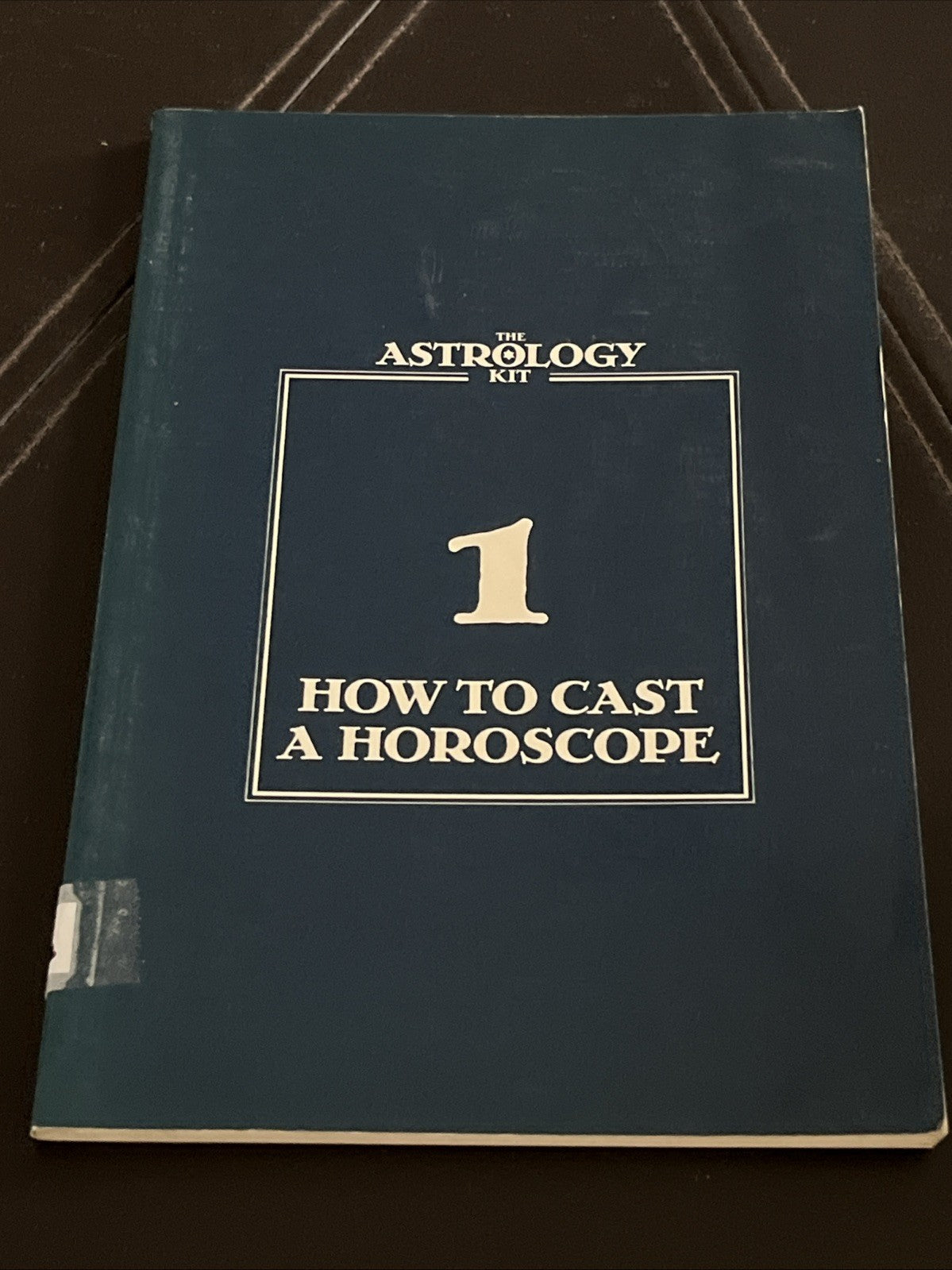 How to Cast a Horoscope (The Astrology Kit, 1) Paperback, First Edition