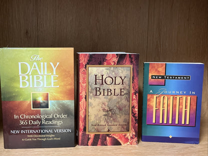 3 Bible Books Lot New Testament & Revised Standard Version NIV /NKJV/NRSV