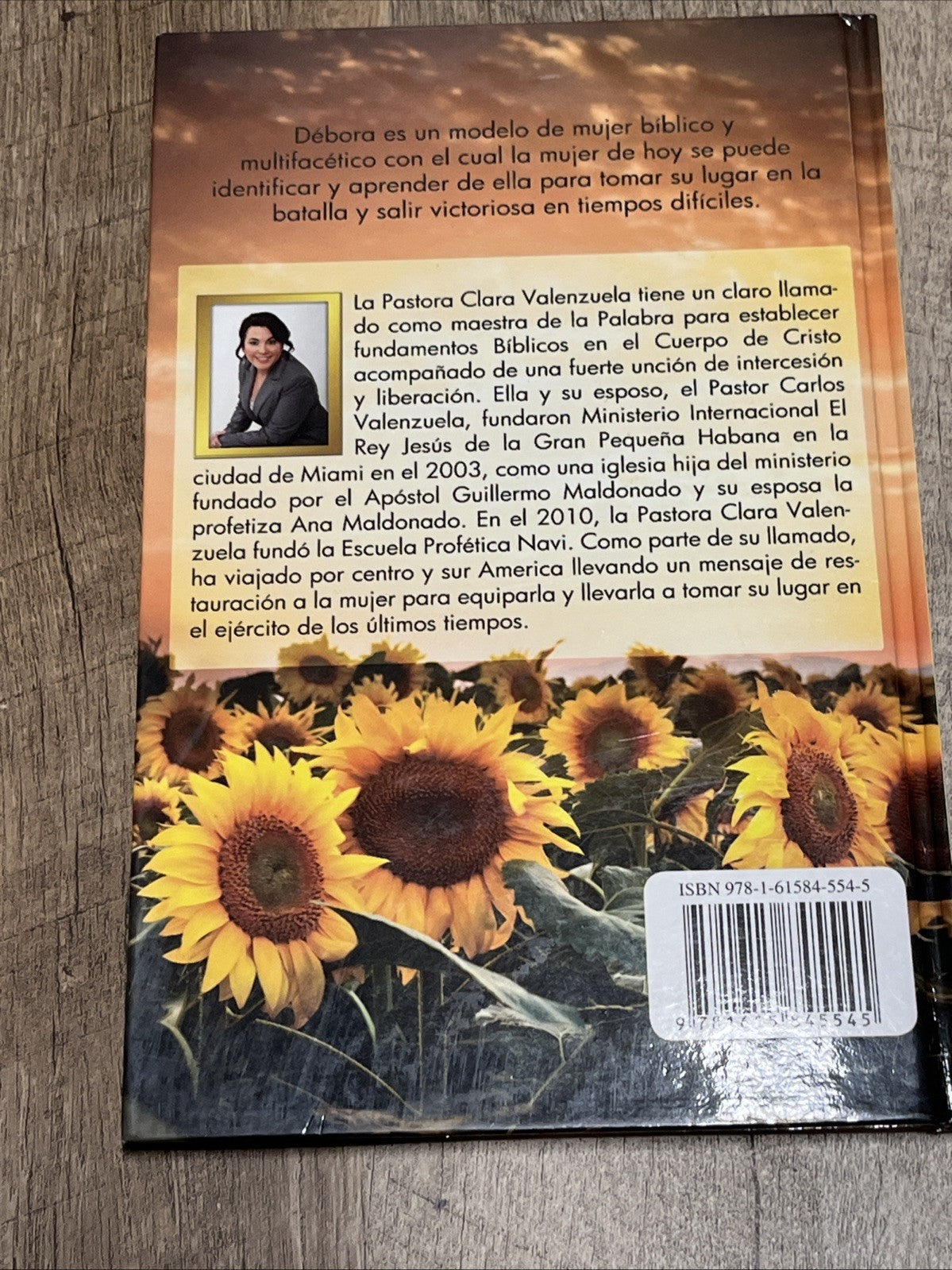 La Unción de Débora: Las Avispas by Clara Valenzuela