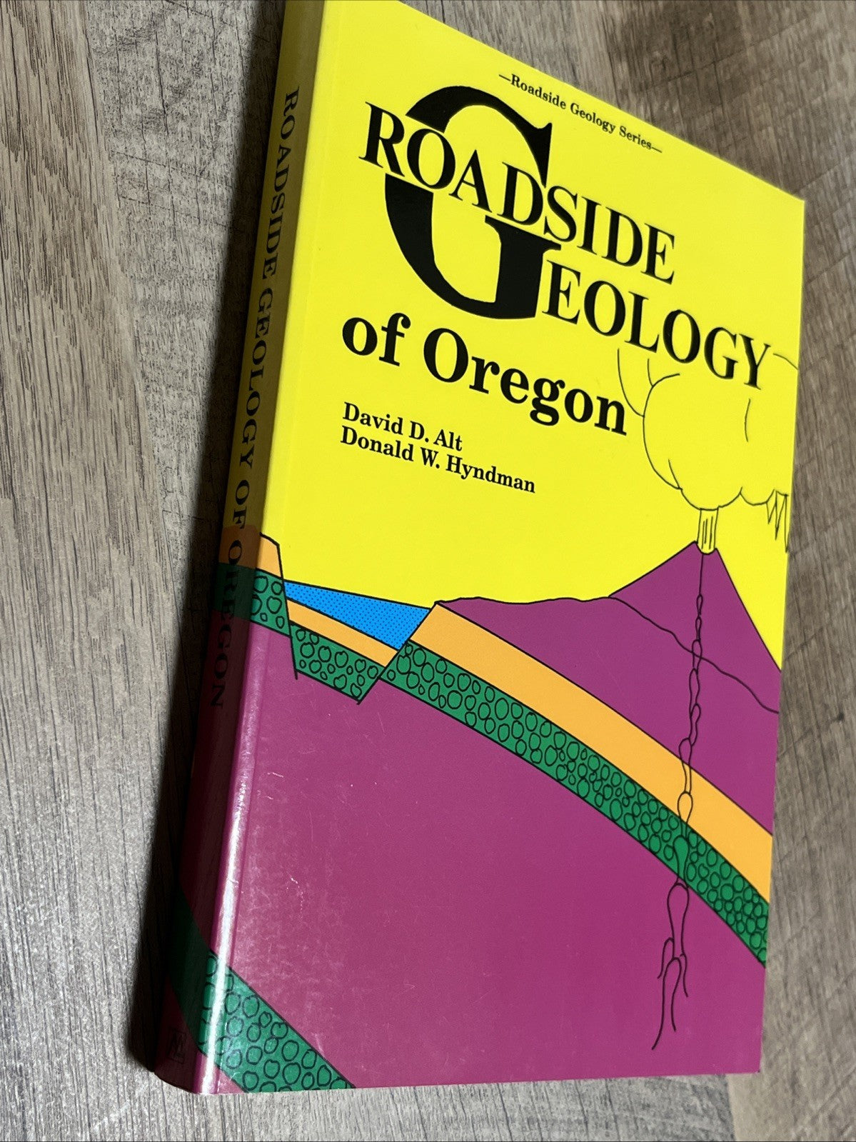 Roadside Geology of Oregon (Roadside Geology Series) - Paperback - Like New