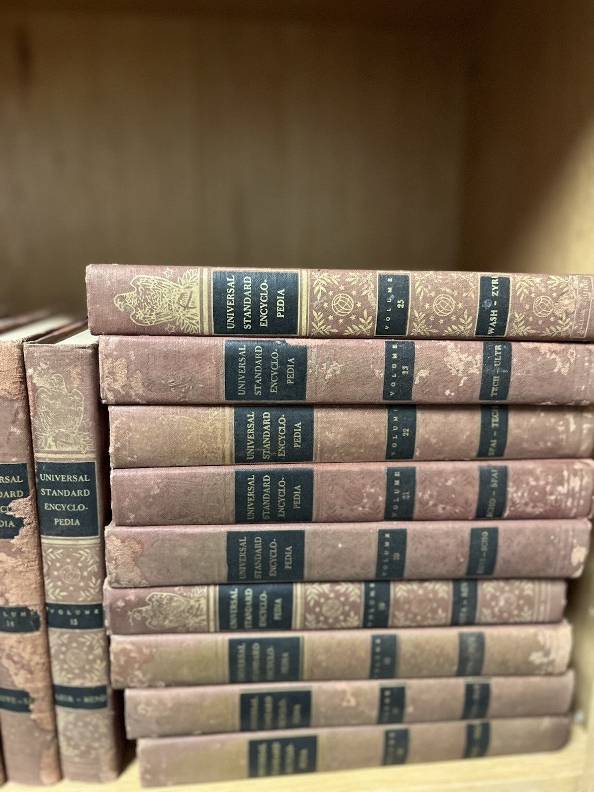 VT Universal Standard Encyclopedia Complete Sets Volumes 1 - 25 Vintage 1955