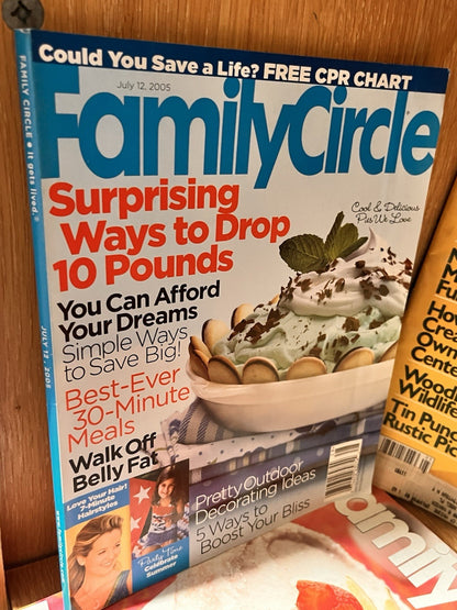 Lot of 8 FAMILY CIRCLE Magazine + Crafts Mag, Quick and Simple Magazine