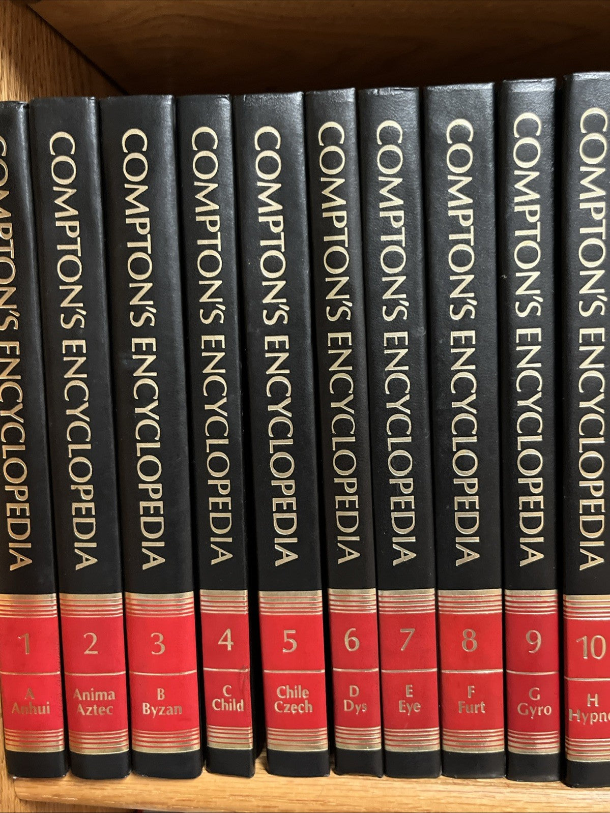 Compton's Encyclopedia Complete Set Volumes 1 - 26 Plus Yearbook of 1987 To 2005