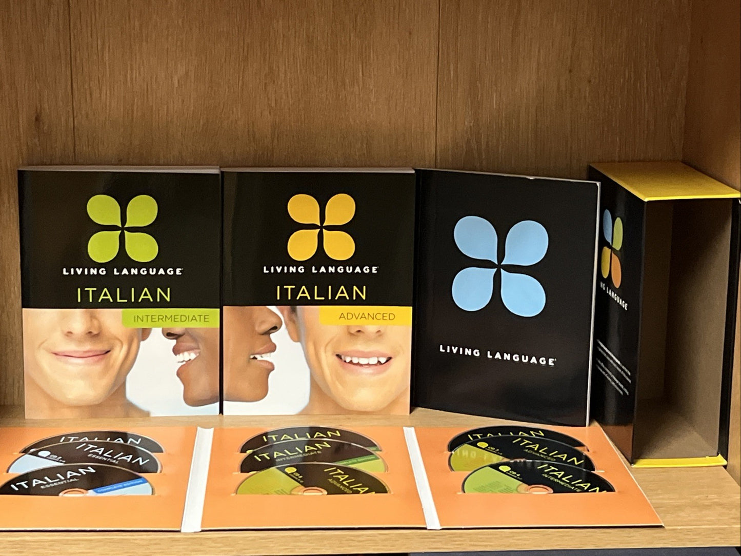 Living Language Italian Learning Course 2 Books 9 Cds ( Missing 1 Book Essential