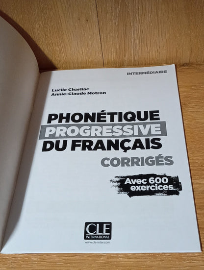 Lucile Charliac Phonetique progressive du francais: Niveau (No CD)  Lot Of 2 