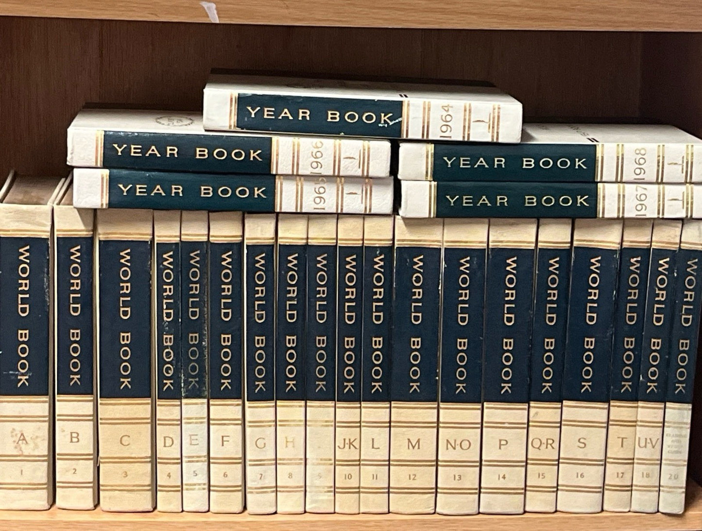 Vintage 1961 World Book Encyclopedia Sets {Missing Vol 19} +Year book 1964-68