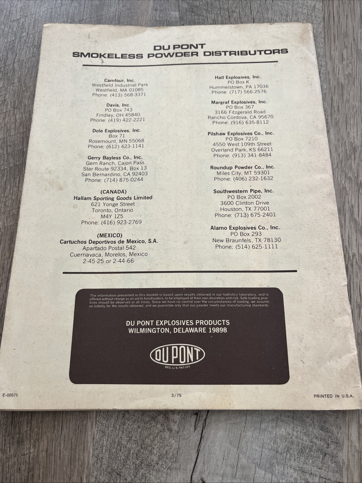 DU PONT HANDLOADER'S GUIDE for smokeless powders , Shotshell. Riffle 1975 - 1976