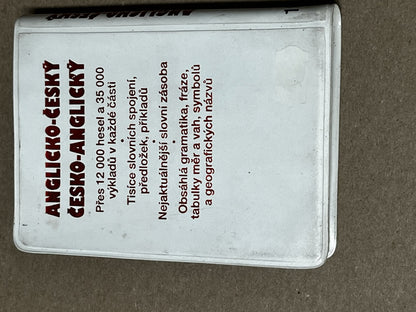 ANGLICKO-CZECH AND CZECH-ENGLISH DICTIONARY By Martin Knezovic (1994)